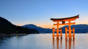 japan-miyajima-floating-torii