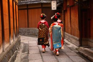 Kyoto_Geisha_in_Gion