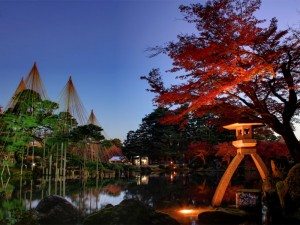 Unique Japan Tours Kanazawa Kenrokuen Garden Autumn